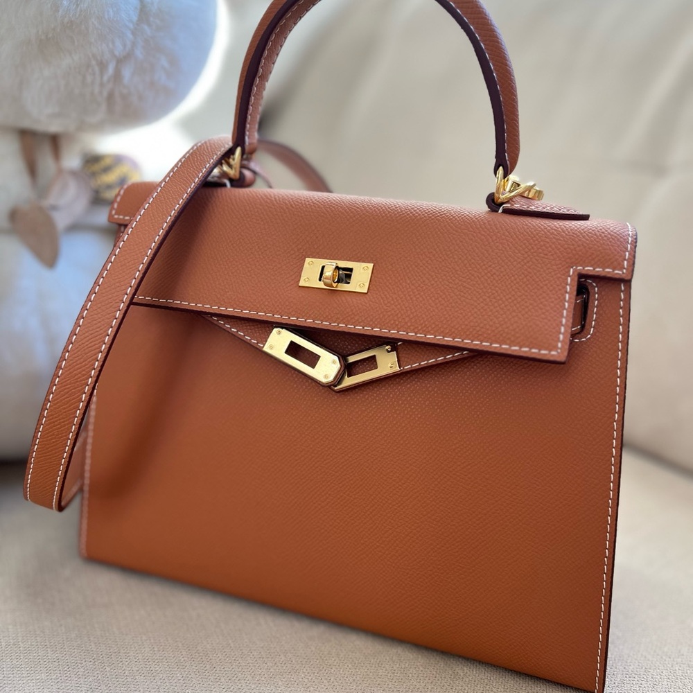 Retail $349 Classic Leather Handbag Size 25 cm - Picture 8 of 8